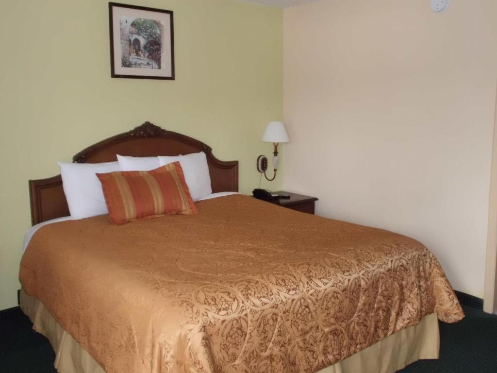 America'S Best Inn & Suites-Лейкленд Экстерьер фото