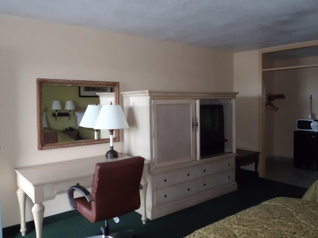 America'S Best Inn & Suites-Лейкленд Экстерьер фото